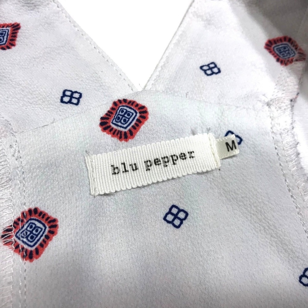 SOLD Blu Pepper V-Neck Sleeveless Blouse - Picture 3 of 6
